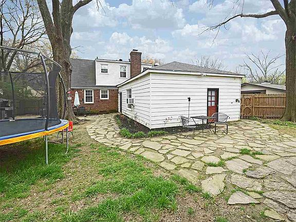 3rd image of 1169 Estate Dr