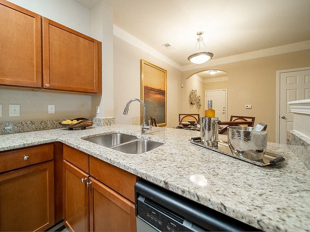 Rose Heights Apartments — Photo 4