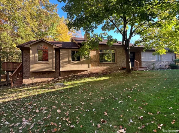 5873 Lockwood, West Bloomfield, MI 48322