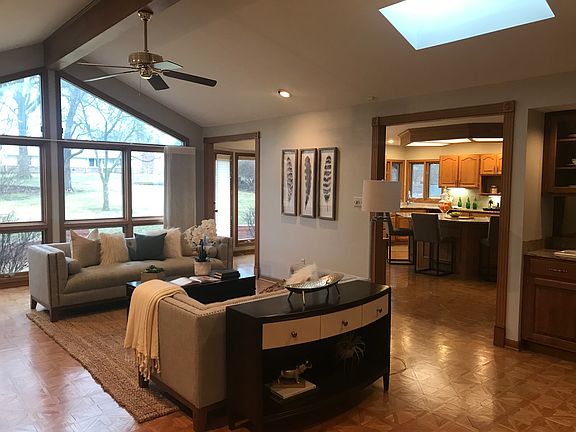 2nd image of 536 Fairways Cir
