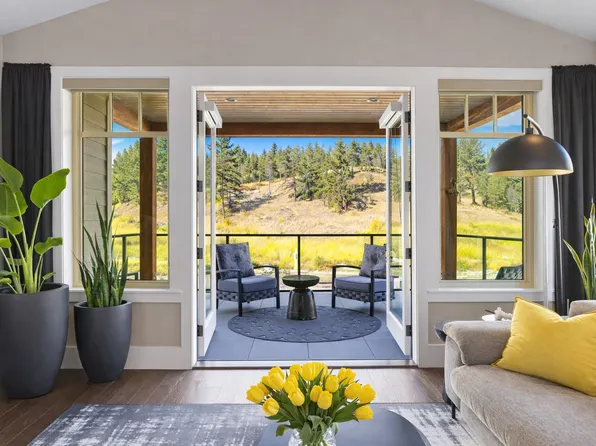 4000 Redstone Cres Unit 221, Peachland, BC V0H 1X5