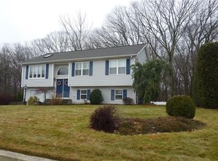 50 Seminole Trl, Cranston, RI 02921