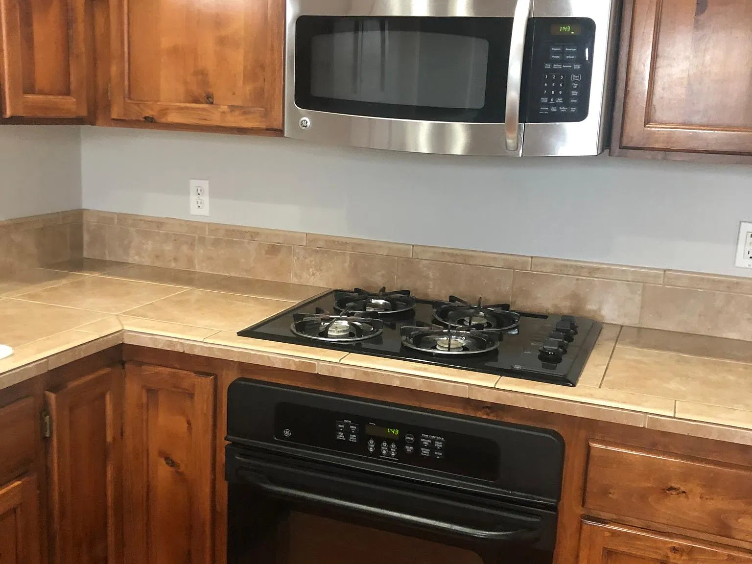 3 bed, 2.5 bath, 1325 sqft, $2,100 — Photo 3
