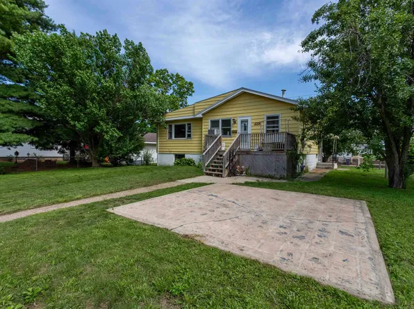 2330 Garfield Ave, Dubuque, IA 52001
