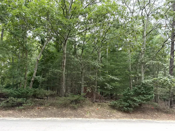 https://photos.zillowstatic.com/fp/ff36ac4e2e49bf4a018f1c6b04274a1a-p_e.webp