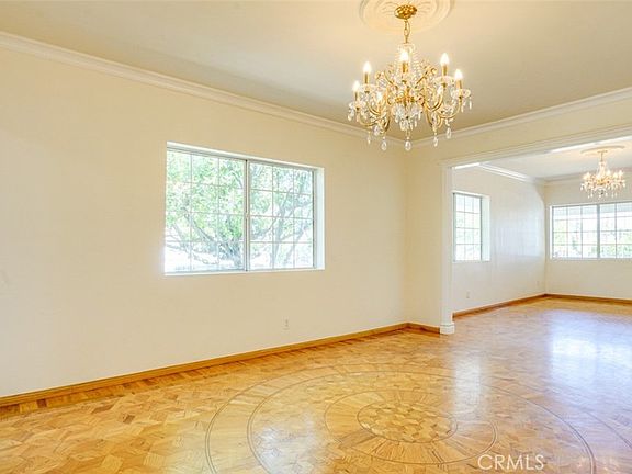 5th image of 14260 Kittridge St