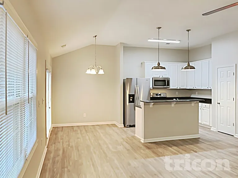 800 Maryfield Dr — Photo 5