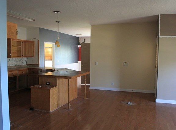 3rd image of 244 Creekview Dr