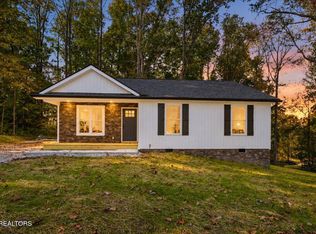 377 Summit Dr, Speedwell, TN 37870