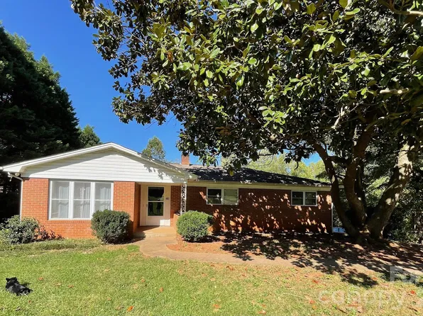 110 Poteat Dr, Morganton, NC 28655
