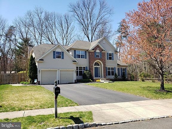 2nd image of 12 Emerson Ln