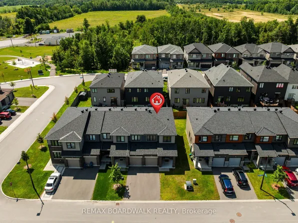 262 Tullaghan Hts, Ottawa, ON K2J 7C2