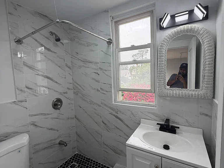 143 Illinois Ave — Photo 2