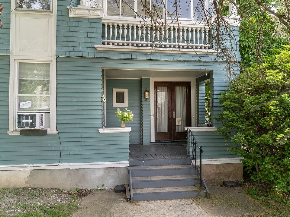 1st image of 823-825 Columbia St #3