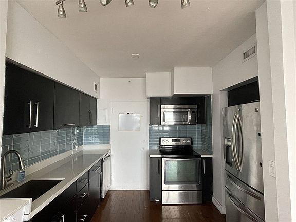 4th image of 2121 N Bayshore Dr APT 613