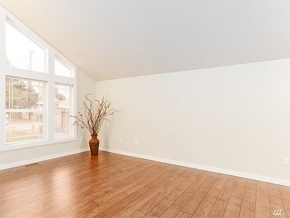 3rd image of 3110 57th Ave NE