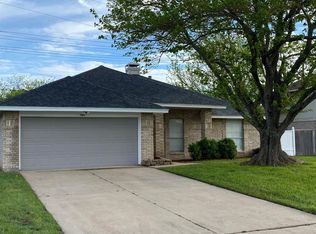 303 W Meadowbrooke Dr, Cedar Hill, TX 75104