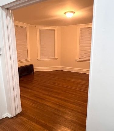 2nd image of 33 Washington Ter