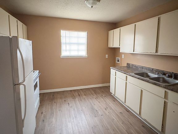 2nd image of 4221 Avenue U #D