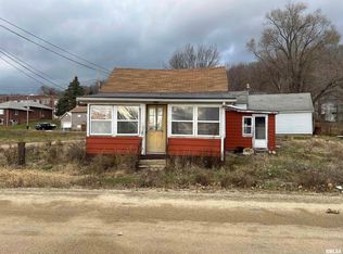 900 Bowen St, Savanna, IL 61074