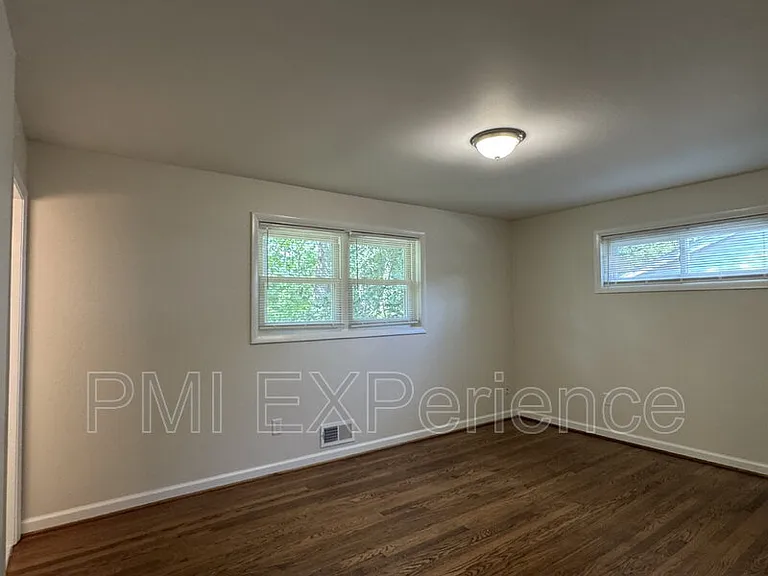 6405 Roberts Dr — Photo 10