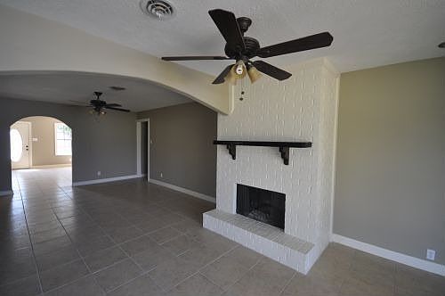 3rd image of 2740 Royal Ave
