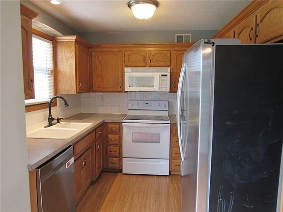 5th image of 1516 Broadway St