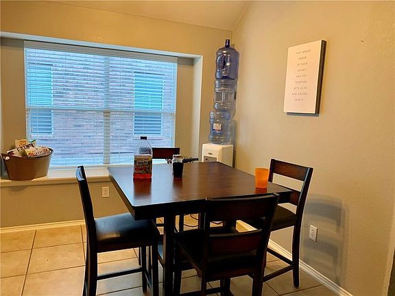 3rd image of 513 Dartmoor Dr