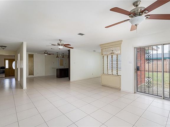 2nd image of 1021 E Ebony Ln