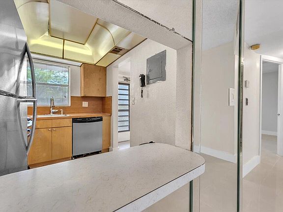 5th image of 3001 Sunrise Lakes Drive E #111