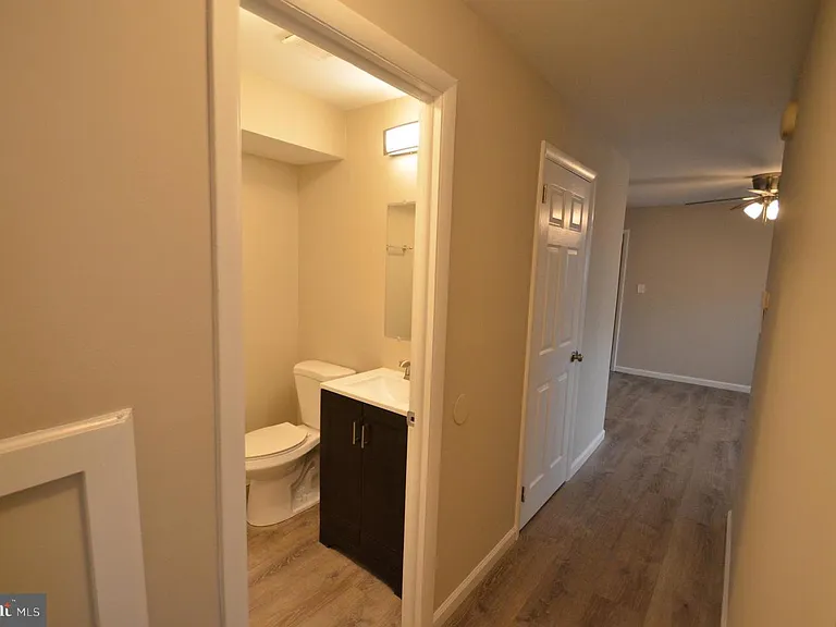 311 E 4th St #1 — Photo 14