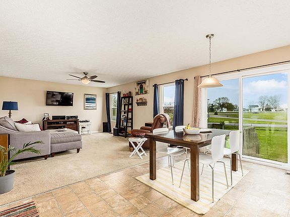 3rd image of 104 Glen Crossing Dr