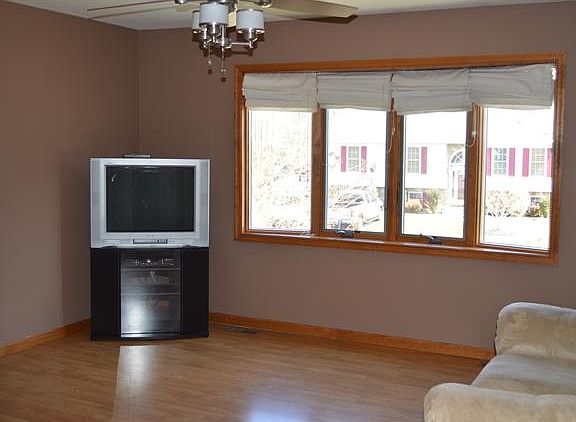 14 x 14 Living Room with laminate flooring