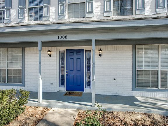 3rd image of 1008 Brae Loch Dr