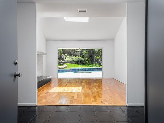 4th image of 7866 Lulu Glen Dr