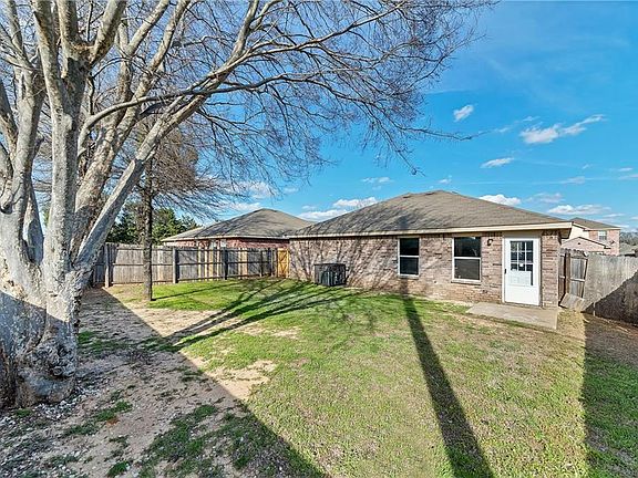 3rd image of 1143 Galicia Ln