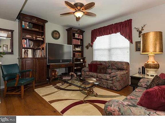 3rd image of 1655 Hance Ln