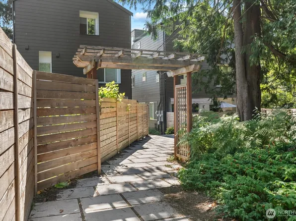 11824 31st Place NE, Seattle, WA 98125