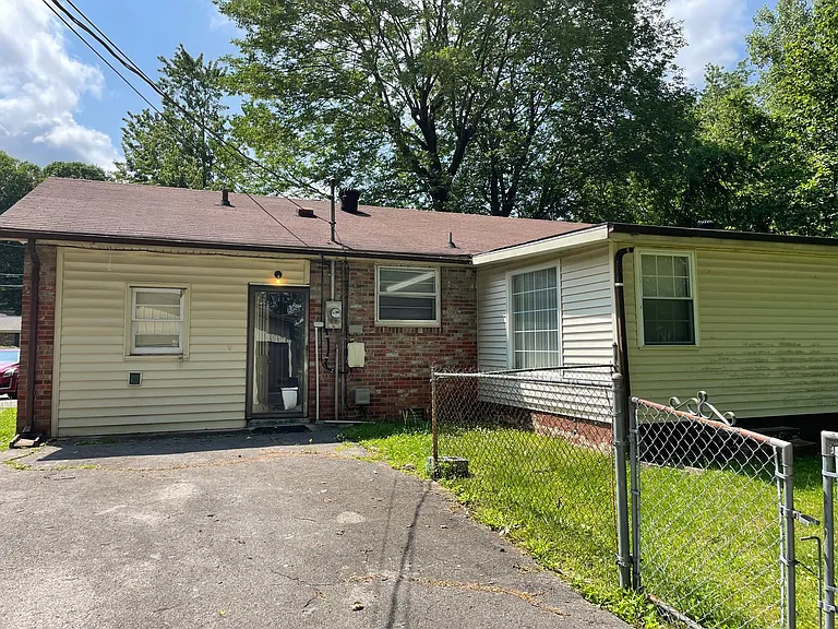 230 Downer Dr — Photo 8