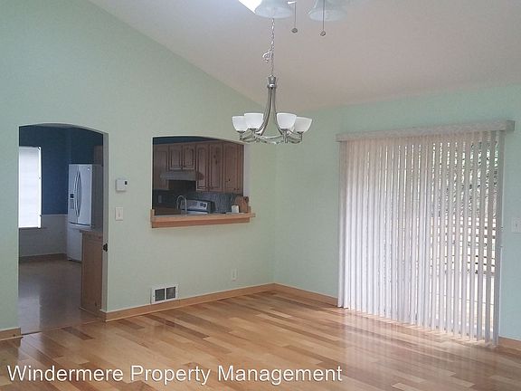 4th image of 37096 Bay St NE