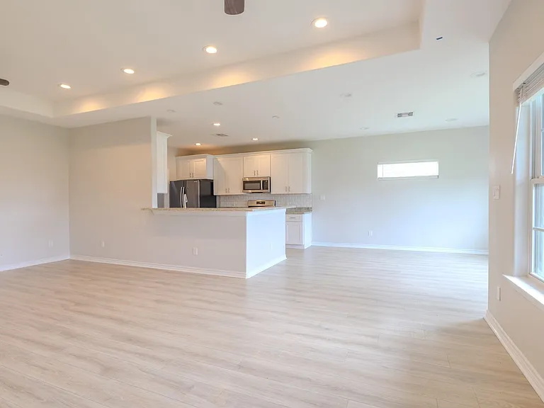 2422 Cardinal Dr — Photo 10