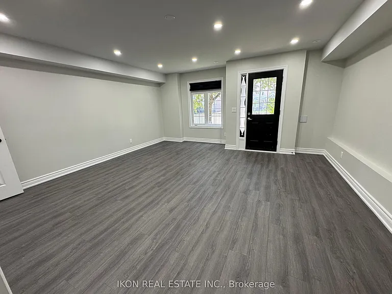 67 Sprucedale Way E — Photo 26