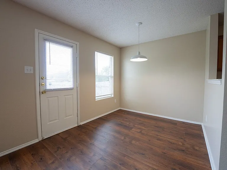 1420 Bumble Bee Dr — Photo 8