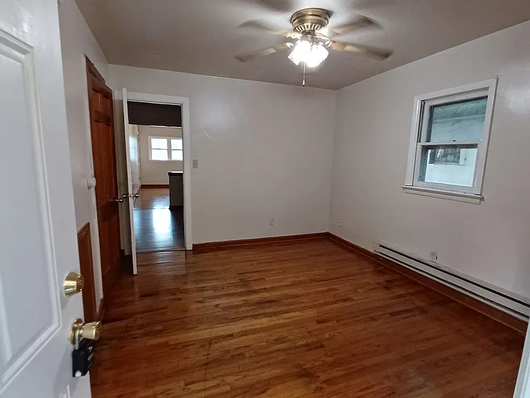 519-521 E Broad St — Photo 27
