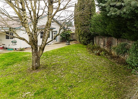4th image of 16104 NE 16th Cir