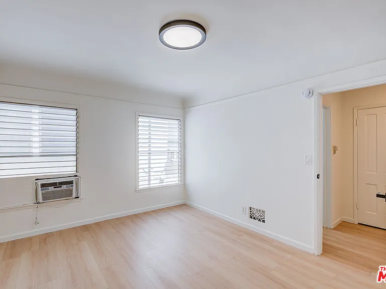 143 S Canon Dr #B — Photo 11