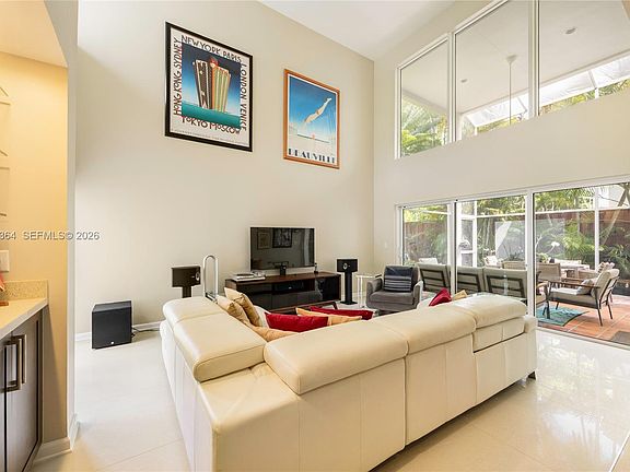 4th image of 2721 SW 22nd Ave #C
