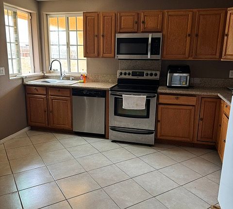5th image of 8760 Bay Ave #2