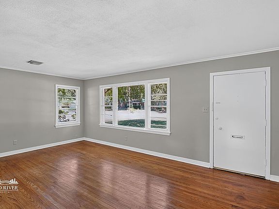 4th image of 159 Bruce Ave