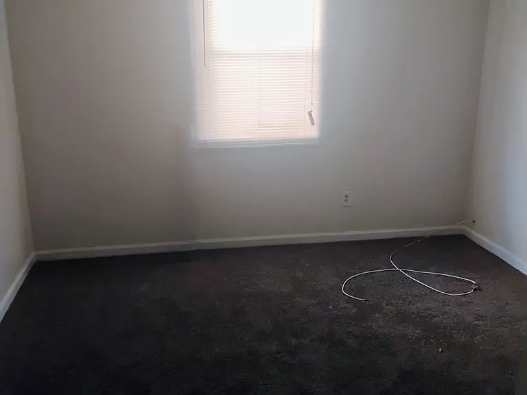 912 Carver St — Photo 10